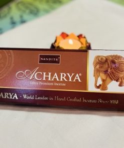 عود آچاریا -یوگا آسانا